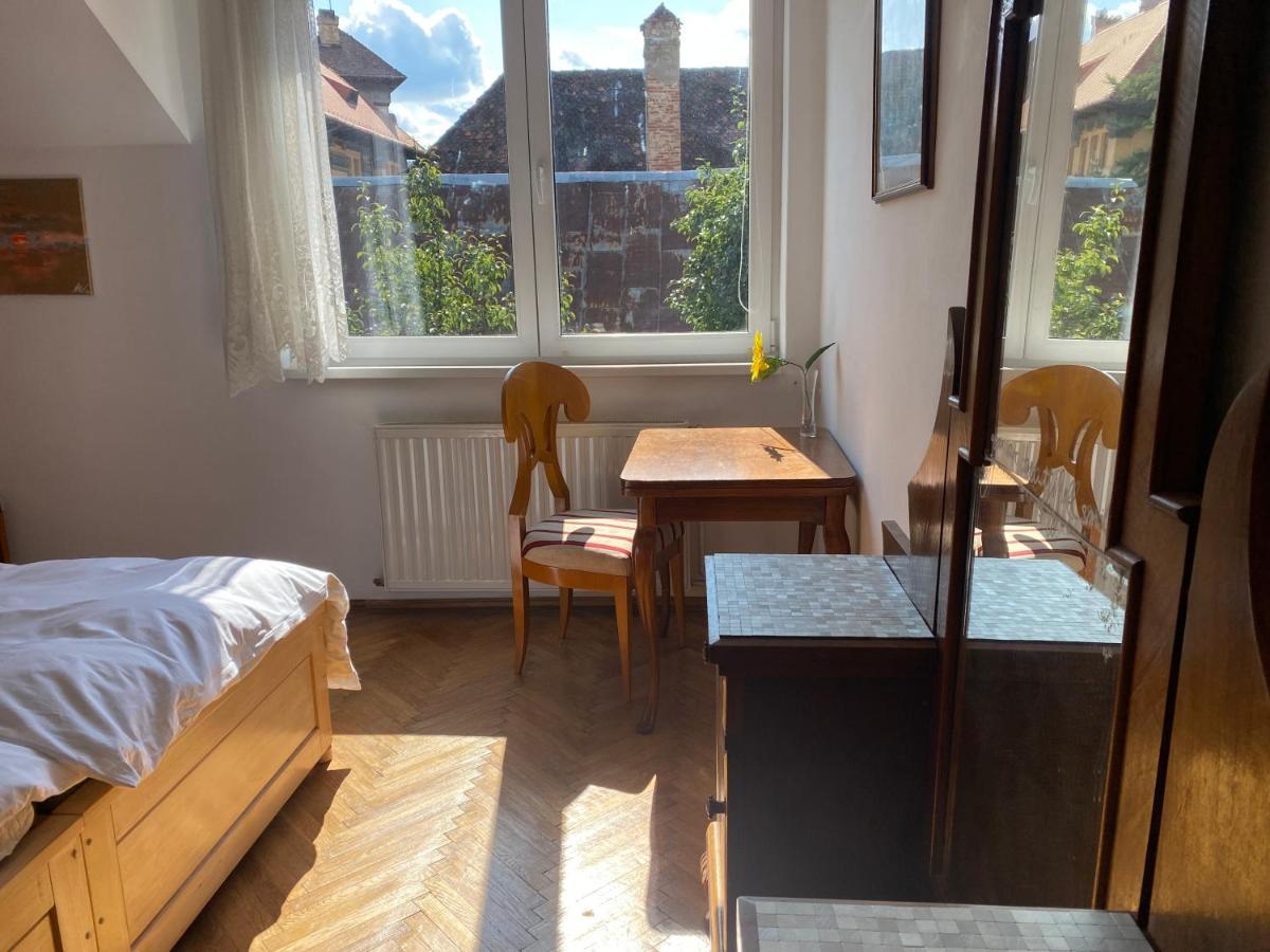 Rose'S Oldtown Apartment บราชอฟ ภายนอก รูปภาพ